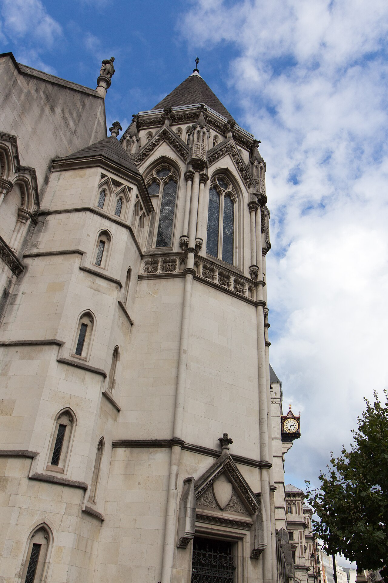 Royal_Courts_of_Justice_exterior